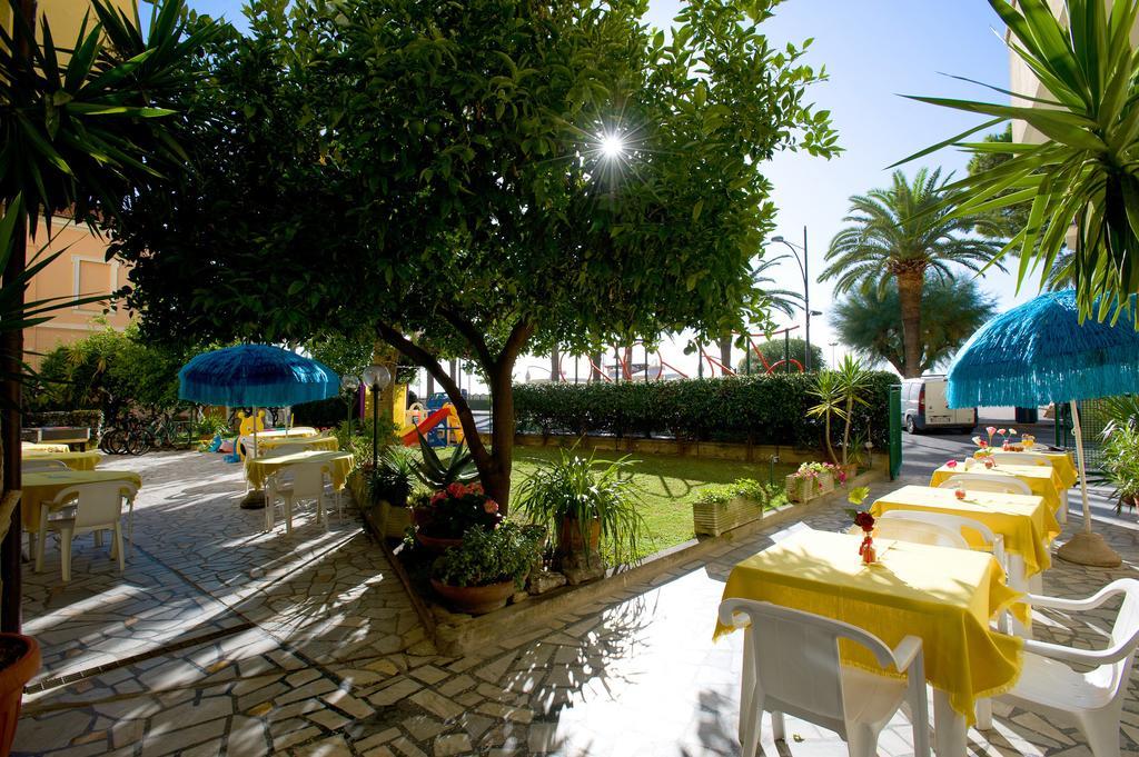 Hotel Lido Pietra Ligure Esterno foto