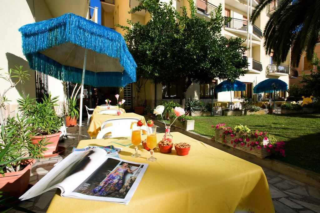 Hotel Lido Pietra Ligure Esterno foto