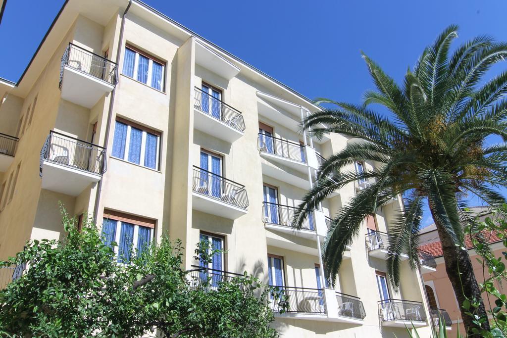 Hotel Lido Pietra Ligure Esterno foto